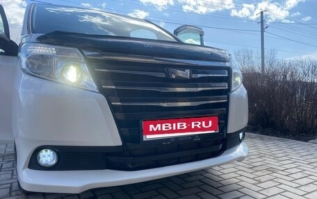 Toyota Noah III, 2015 год, 1 620 000 рублей, 8 фотография