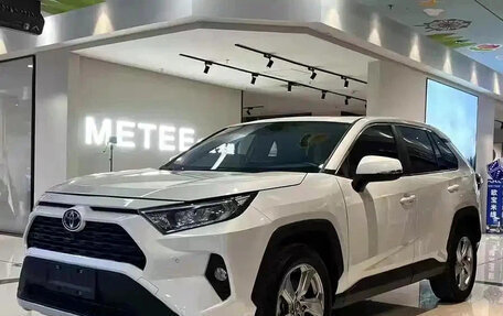 Toyota RAV4, 2022 год, 2 200 000 рублей, 2 фотография