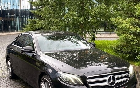 Mercedes-Benz E-Класс, 2020 год, 3 300 000 рублей, 1 фотография