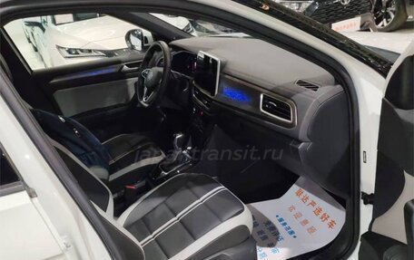 Volkswagen T-Roc I, 2023 год, 2 100 000 рублей, 6 фотография