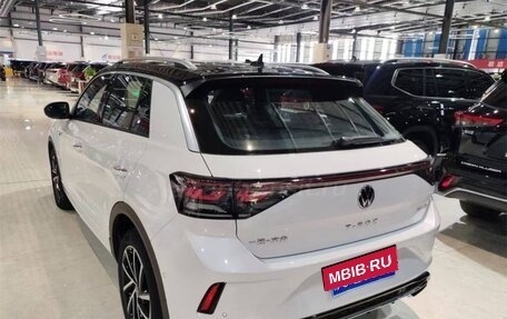 Volkswagen T-Roc I, 2023 год, 2 100 000 рублей, 3 фотография