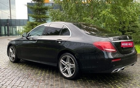 Mercedes-Benz E-Класс, 2020 год, 3 300 000 рублей, 6 фотография