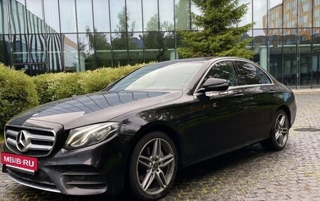 Mercedes-Benz E-Класс, 2020 год, 3 300 000 рублей, 3 фотография