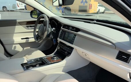 Jaguar XF II, 2016 год, 2 450 000 рублей, 13 фотография