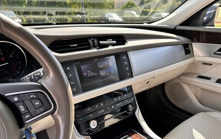 Jaguar XF II, 2016 год, 2 450 000 рублей, 18 фотография