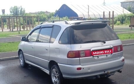 Toyota Ipsum II, 1998 год, 575 000 рублей, 2 фотография