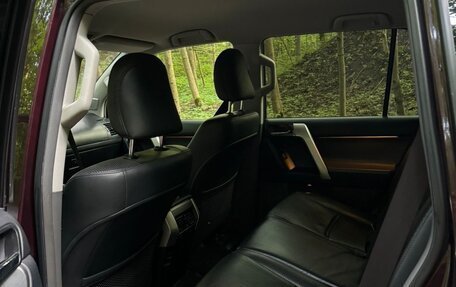 Toyota Land Cruiser Prado 150 рестайлинг 2, 2011 год, 1 820 000 рублей, 6 фотография