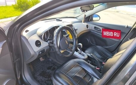 Chevrolet Cruze II, 2010 год, 795 000 рублей, 9 фотография