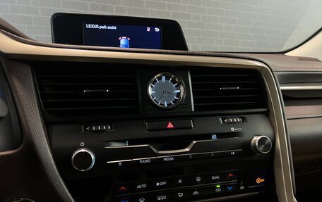 Lexus RX IV рестайлинг, 2018 год, 3 900 000 рублей, 17 фотография