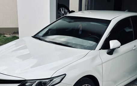 Toyota Camry, 2020 год, 3 000 000 рублей, 2 фотография