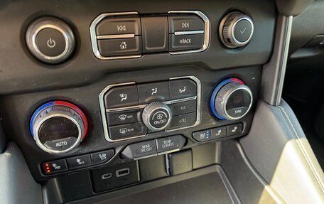 Chevrolet Tahoe IV, 2022 год, 5 800 000 рублей, 15 фотография