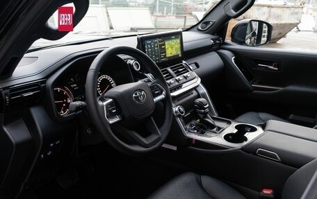 Toyota Land Cruiser, 2024 год, 14 700 000 рублей, 16 фотография