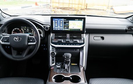 Toyota Land Cruiser, 2024 год, 14 700 000 рублей, 25 фотография