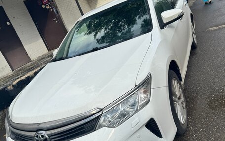 Toyota Camry, 2015 год, 1 750 000 рублей, 2 фотография