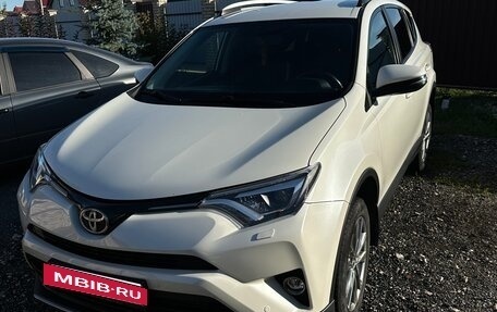 Toyota RAV4, 2017 год, 2 450 000 рублей, 13 фотография