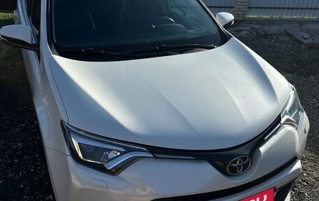 Toyota RAV4, 2017 год, 2 450 000 рублей, 6 фотография
