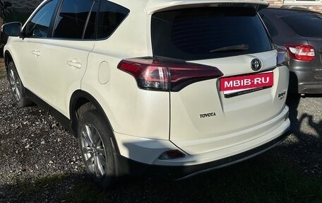 Toyota RAV4, 2017 год, 2 450 000 рублей, 12 фотография