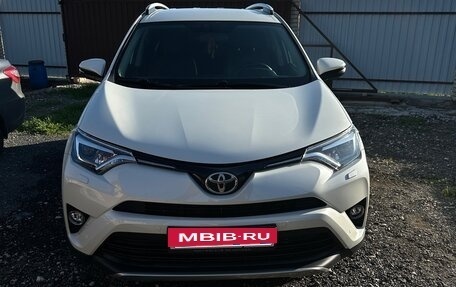 Toyota RAV4, 2017 год, 2 450 000 рублей, 14 фотография