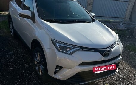 Toyota RAV4, 2017 год, 2 450 000 рублей, 15 фотография
