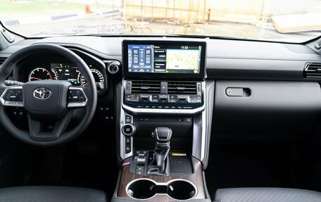 Toyota Land Cruiser, 2024 год, 14 700 000 рублей, 25 фотография