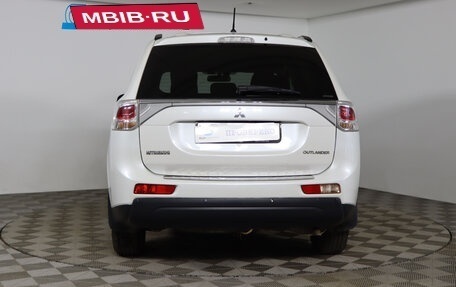 Mitsubishi Outlander III рестайлинг 3, 2013 год, 1 269 990 рублей, 6 фотография