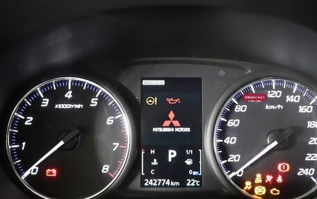 Mitsubishi Outlander III рестайлинг 3, 2013 год, 1 269 990 рублей, 15 фотография