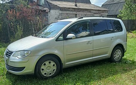 Volkswagen Touran III, 2008 год, 670 000 рублей, 3 фотография