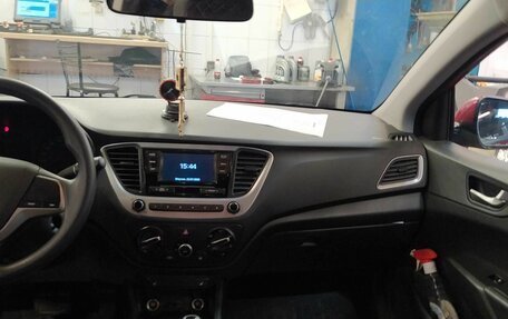 Hyundai Solaris II рестайлинг, 2017 год, 1 342 000 рублей, 5 фотография
