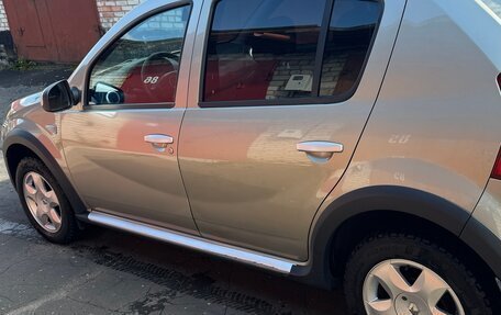 Renault Sandero I, 2013 год, 900 000 рублей, 2 фотография