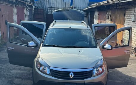 Renault Sandero I, 2013 год, 900 000 рублей, 5 фотография