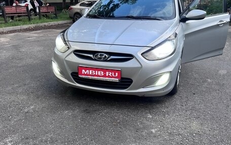 Hyundai Solaris II рестайлинг, 2011 год, 700 000 рублей, 1 фотография