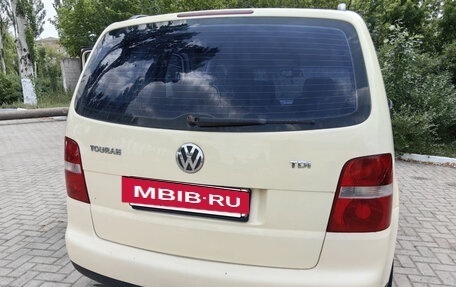 Volkswagen Touran III, 2004 год, 480 000 рублей, 4 фотография