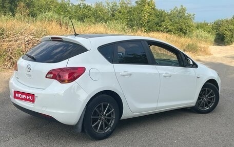 Opel Astra J, 2011 год, 820 000 рублей, 4 фотография