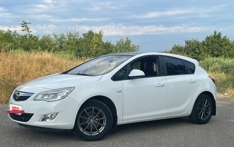 Opel Astra J, 2011 год, 820 000 рублей, 2 фотография