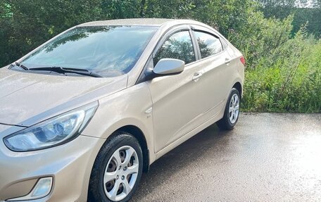 Hyundai Solaris II рестайлинг, 2012 год, 900 000 рублей, 5 фотография