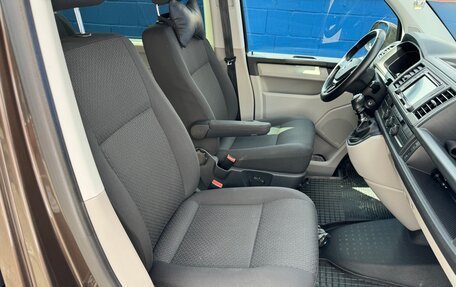 Volkswagen Caravelle T6 рестайлинг, 2016 год, 3 700 000 рублей, 13 фотография