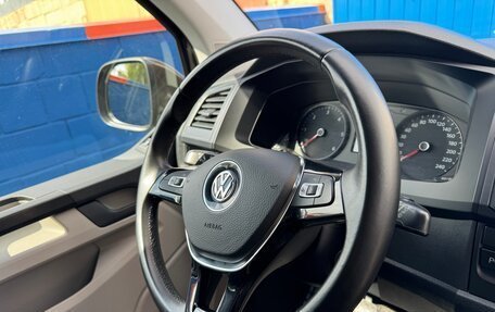 Volkswagen Caravelle T6 рестайлинг, 2016 год, 3 700 000 рублей, 14 фотография