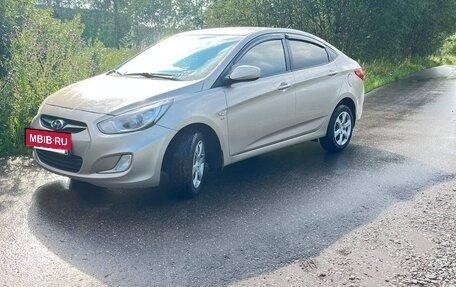 Hyundai Solaris II рестайлинг, 2012 год, 900 000 рублей, 10 фотография