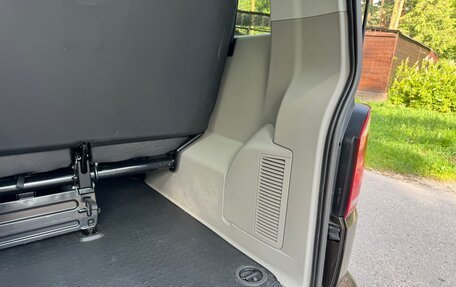 Volkswagen Caravelle T6 рестайлинг, 2016 год, 3 700 000 рублей, 22 фотография