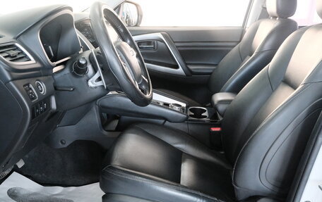 Mitsubishi Pajero Sport III рестайлинг, 2020 год, 4 249 000 рублей, 8 фотография