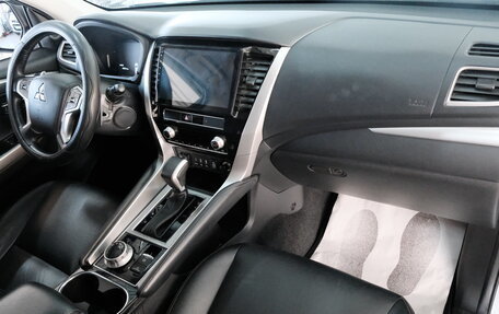 Mitsubishi Pajero Sport III рестайлинг, 2020 год, 4 249 000 рублей, 27 фотография