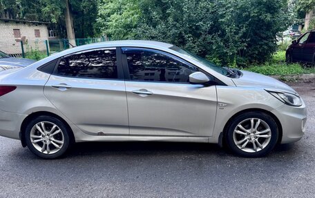 Hyundai Solaris II рестайлинг, 2011 год, 700 000 рублей, 3 фотография