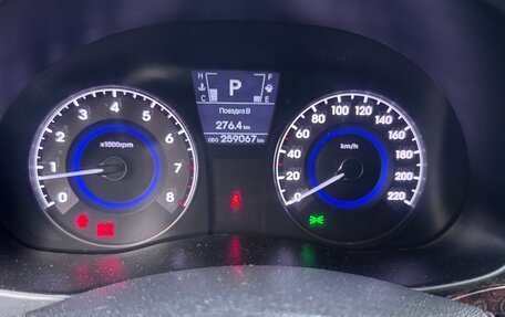 Hyundai Solaris II рестайлинг, 2011 год, 700 000 рублей, 11 фотография