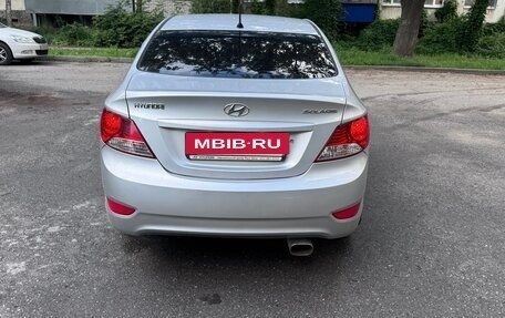 Hyundai Solaris II рестайлинг, 2011 год, 700 000 рублей, 2 фотография