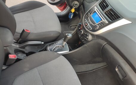 Hyundai Solaris II рестайлинг, 2011 год, 750 000 рублей, 8 фотография