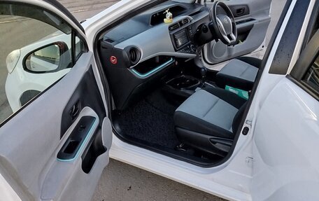 Toyota Aqua I, 2012 год, 800 000 рублей, 14 фотография