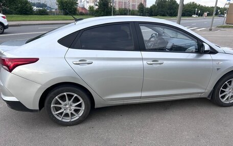 Hyundai Solaris II рестайлинг, 2021 год, 1 300 000 рублей, 3 фотография