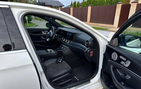 Mercedes-Benz E-Класс, 2019 год, 4 300 000 рублей, 13 фотография