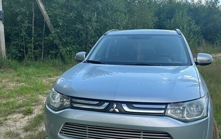 Mitsubishi Outlander III рестайлинг 3, 2012 год, 1 300 000 рублей, 1 фотография