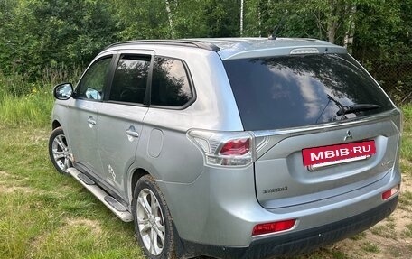 Mitsubishi Outlander III рестайлинг 3, 2012 год, 1 300 000 рублей, 2 фотография